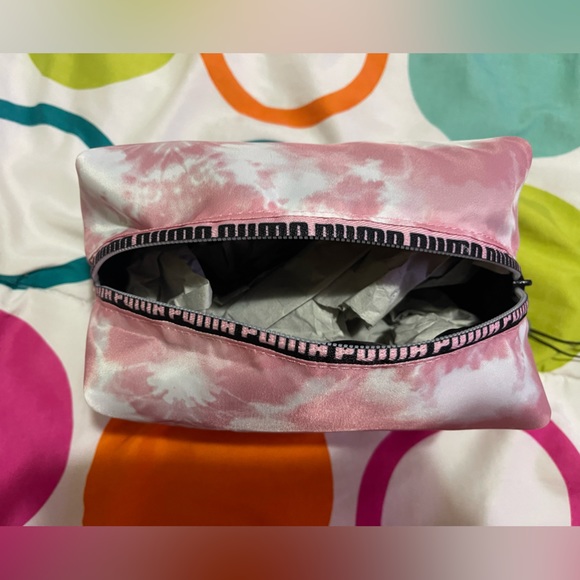 Puma makeup bag - Picture 3 of 3